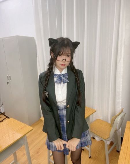 女职员的丝袜 中文字幕_国产剧全集在线观看